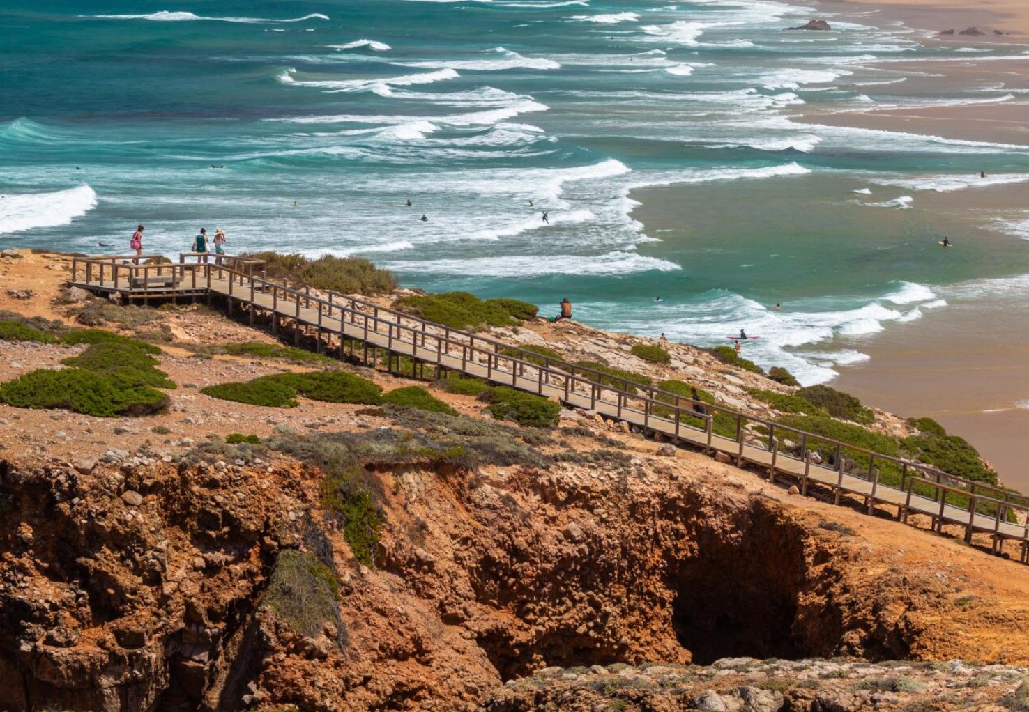 Descobrir Portugal: praias escondidas e vilas tranquilas para escapar ao caos